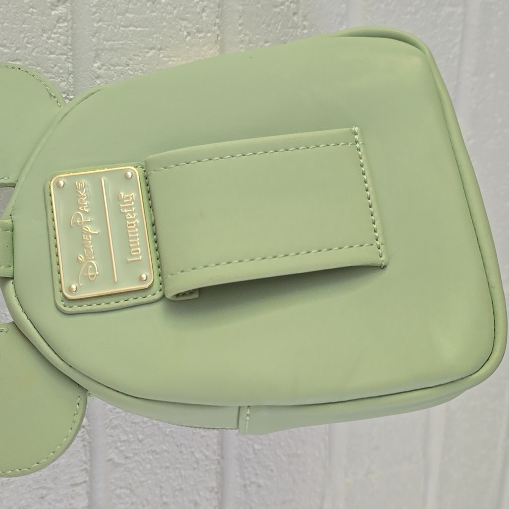 Loungefly Minnie Mouse Mint Sequin Wristlet Mini Bag Wallet - Picture 4 of 8